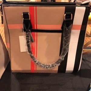 Handbag with optional shoulder strap